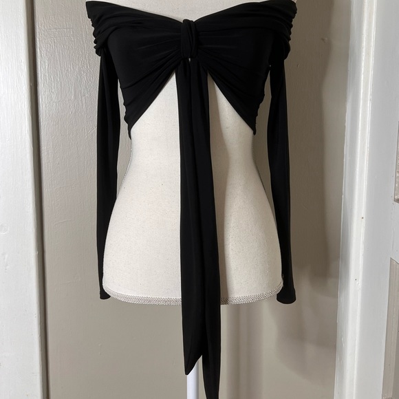 Women’s off the shoulder front tie crop top - Picture 2 of 2